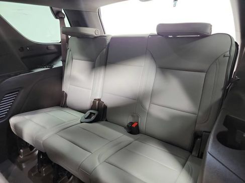 Used 2022 GMC Yukon SLT w/ SLT Luxury Package AWD/4WD image 44