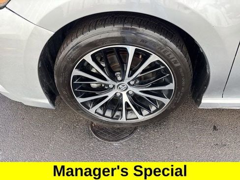 Used 2020 Toyota Camry SE image 40