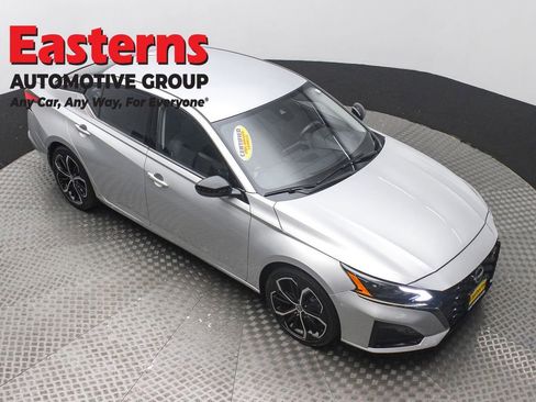 Used 2024 Nissan Altima 2.5 SR image 3