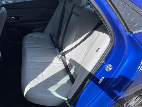 Used 2025 Hyundai Elantra Limited image 39