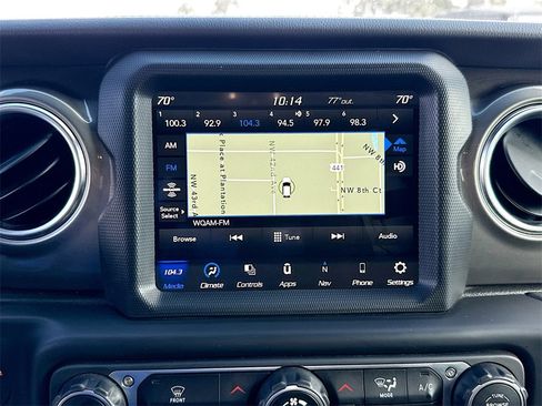 Used 2023 Jeep Gladiator Overland image 16