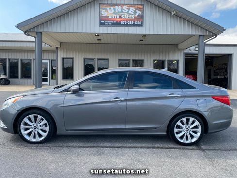 Used 2011 Hyundai Sonata SE FWD image 1