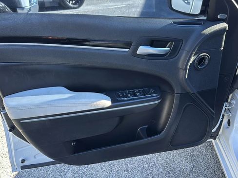 Used 2018 Chrysler 300 S image 22