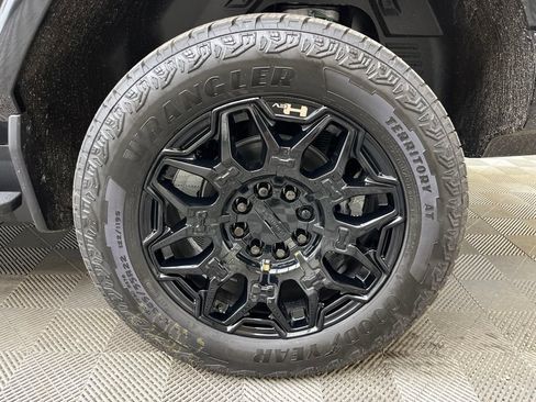 New 2026 GMC Hummer EV 4x4 Crew Cab image 4