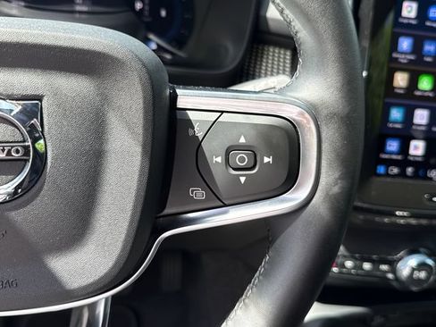 Used 2025 Volvo XC40 B5 Plus AWD/4WD image 31