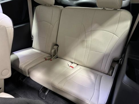 Used 2022 Buick Enclave Premium w/ Experience Buick Package image 9