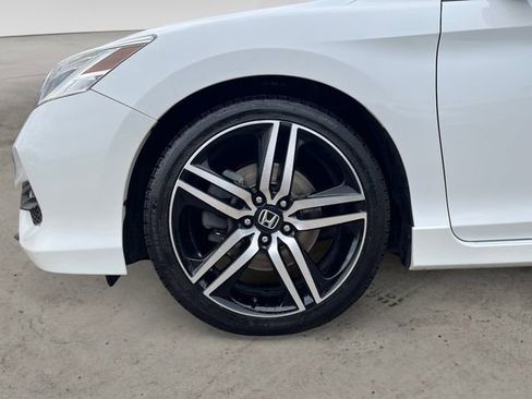 Used 2016 Honda Accord Touring image 15