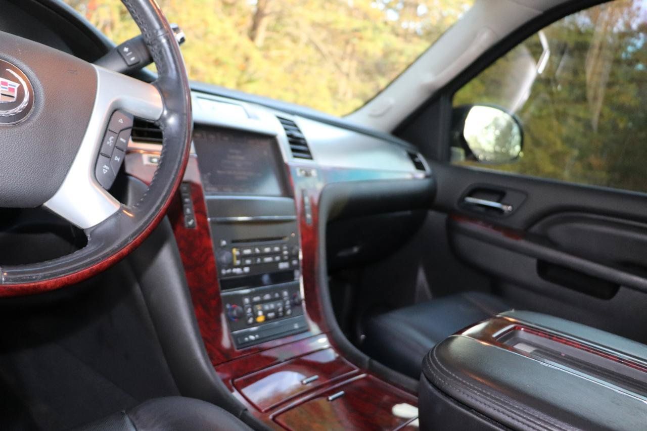 Used 2014 Cadillac Escalade ESV Premium AWD/4WD image 10