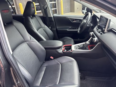 Used 2020 Toyota RAV4 TRD Off-Road AWD/4WD image 32