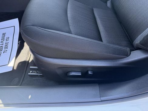 Used 2025 Nissan Altima 2.5 SV FWD image 11