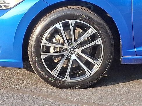 Used 2024 Volkswagen Jetta Sport image 8