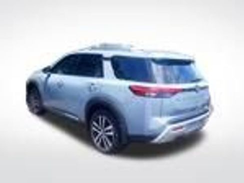Used 2023 Nissan Pathfinder Platinum FWD image 3