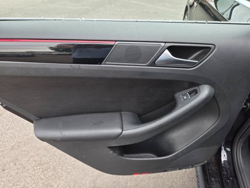 Used 2017 Volkswagen Jetta GLI FWD image 10