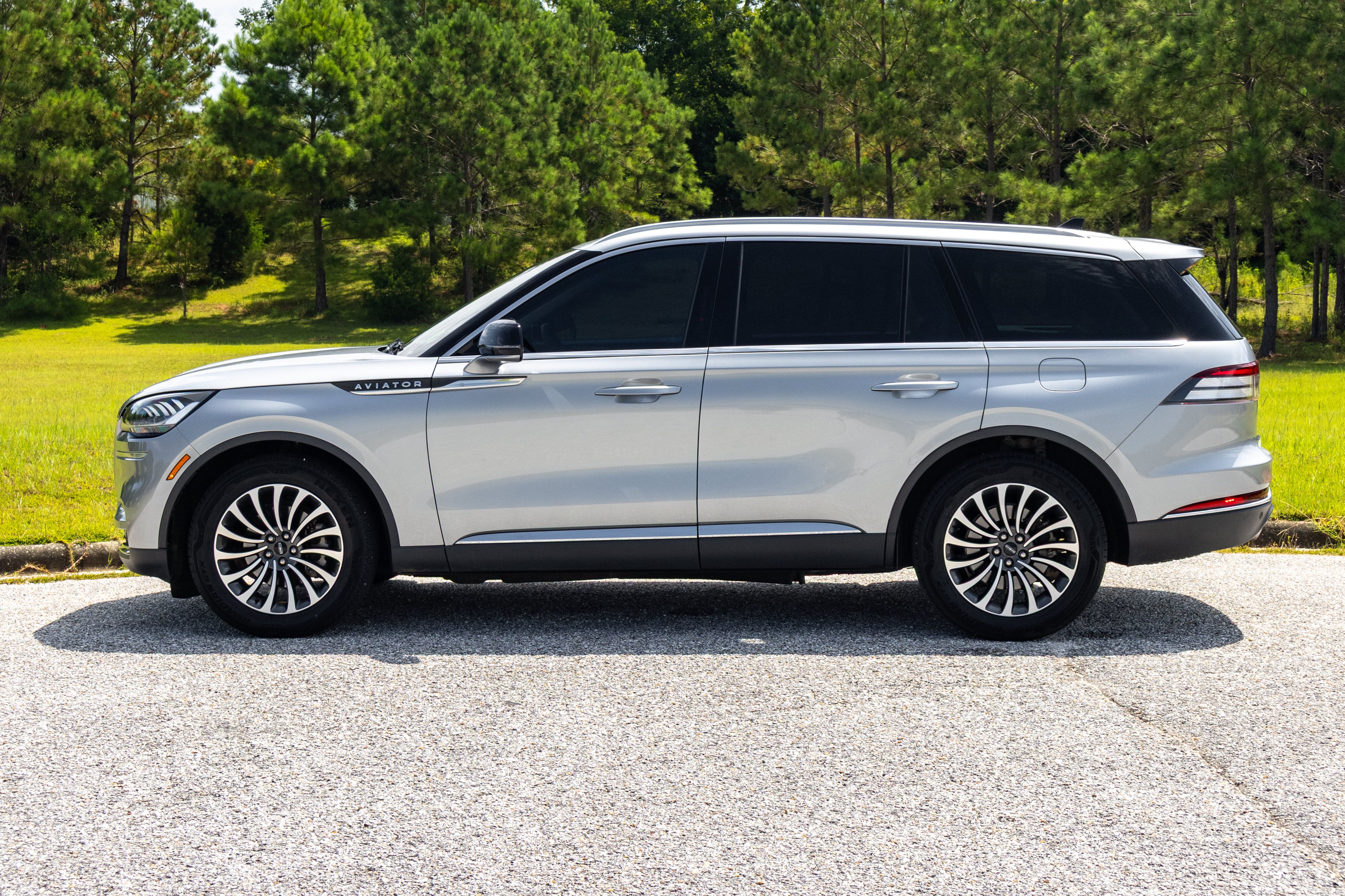 Used 2023 Lincoln Aviator 2WD w/ Premium Package image 8