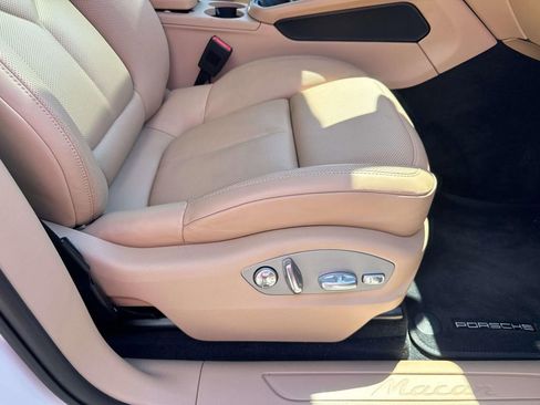 Used 2024 Porsche Macan image 12