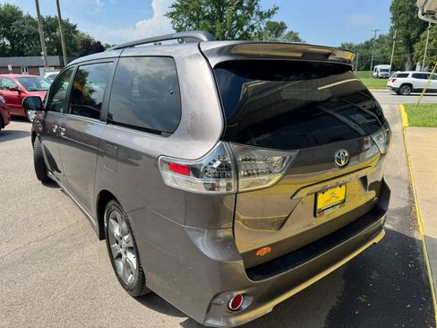 Used 2015 Toyota Sienna SE w/ SE Preferred Package FWD image 6