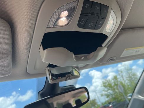 Used 2023 Chrysler Pacifica Touring-L FWD image 29