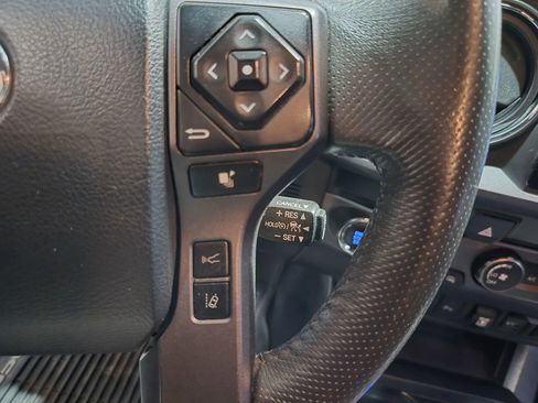 Used 2020 Toyota Tacoma TRD Sport w/ Technology Package image 18