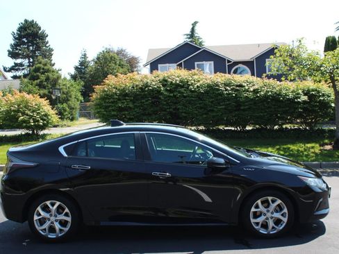 Used 2017 Chevrolet Volt Premier FWD image 8