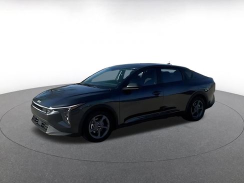 Used 2025 Kia K4 LXS image 8