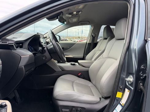 Used 2022 Toyota Venza XLE image 11