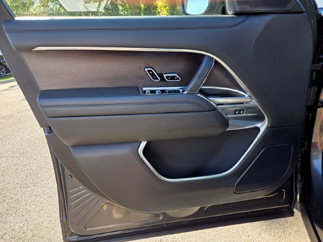 Used 2025 Land Rover Range Rover SE AWD/4WD image 24