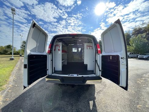 New 2025 Chevrolet Express 3500 w/ Driver Convenience Package image 17
