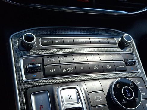 Used 2023 Hyundai Santa Fe Limited AWD/4WD image 16