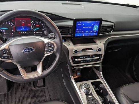Certified 2024 Ford Explorer XLT w/ Equipment Group 202A AWD/4WD image 3