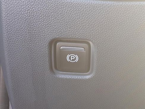 Used 2022 Chevrolet Blazer LT image 9