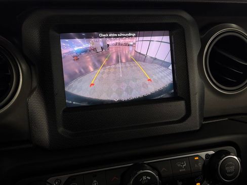 Used 2023 Jeep Wrangler Unlimited w/ Cold Weather Group image 18