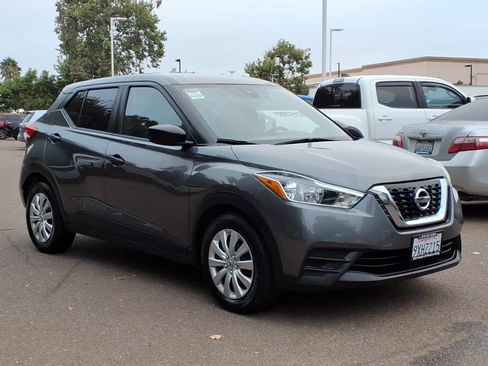 Used 2020 Nissan Kicks S FWD image 3