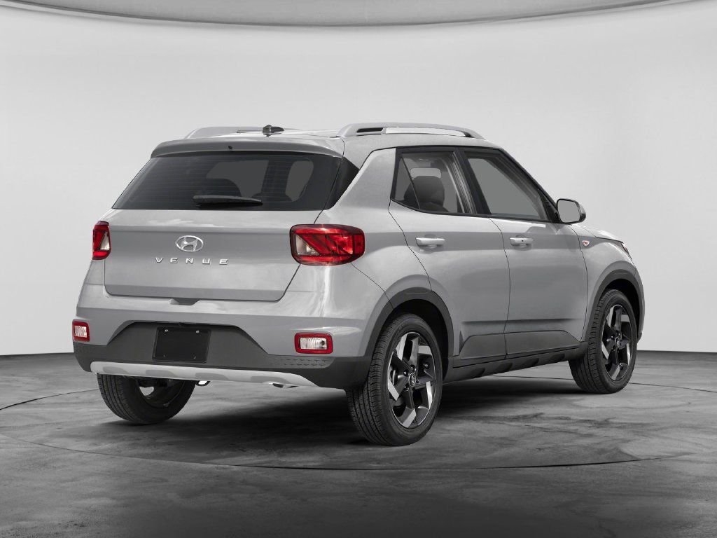 Used 2025 Hyundai Venue SEL FWD image 2