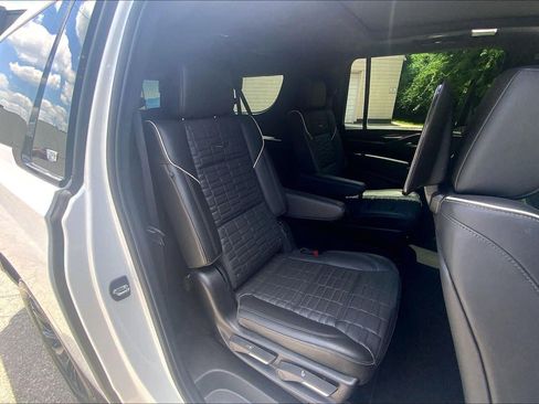 Used 2024 Cadillac Escalade ESV Sport Platinum w/ LPO, ONYX Package AWD/4WD image 24