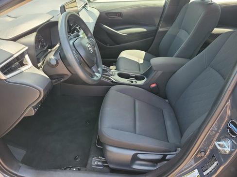 Used 2025 Toyota Corolla LE FWD image 5