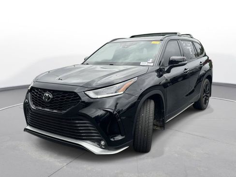 Used 2024 Toyota Highlander XSE FWD image 2