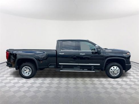 Used 2025 Chevrolet Silverado 3500 High Country w/ High Country Premium Package image 4