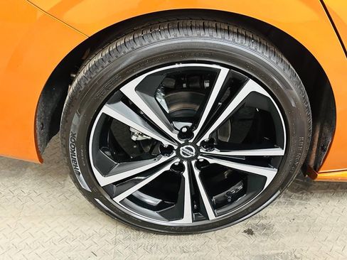 Used 2023 Nissan Sentra SR w/ SR Premium Package image 32