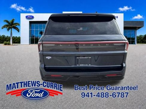Used 2025 Lincoln Navigator Reserve AWD/4WD image 5