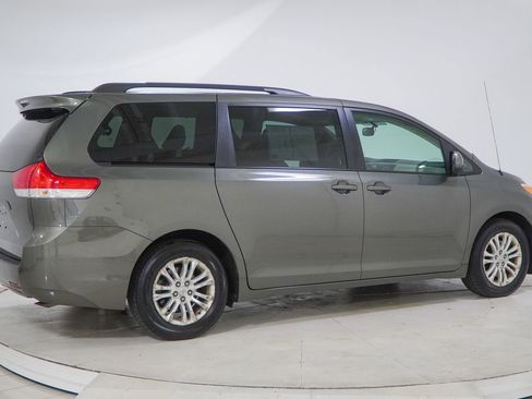 Used 2012 Toyota Sienna XLE image 13
