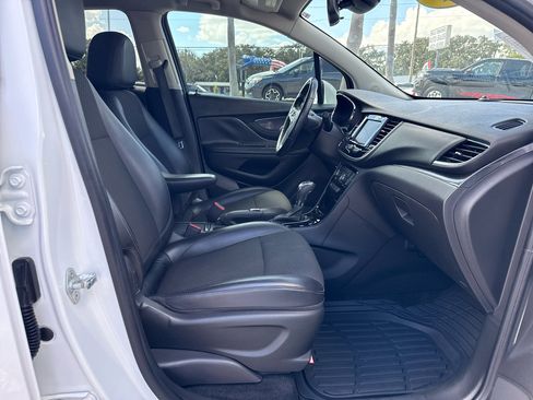 Used 2021 Buick Encore Preferred image 9