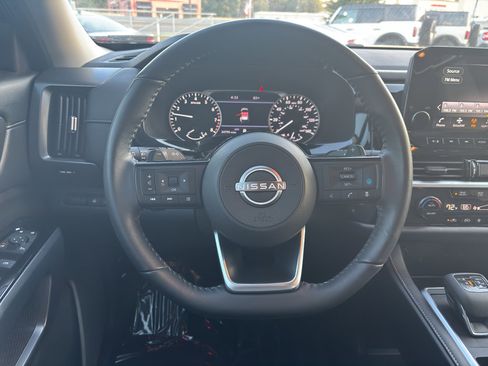 Used 2023 Nissan Pathfinder SL w/ Lighting Package (N92) image 20