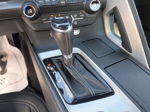 Used 2019 Chevrolet Corvette Stingray Coupe w/ 1LT RWD image 25