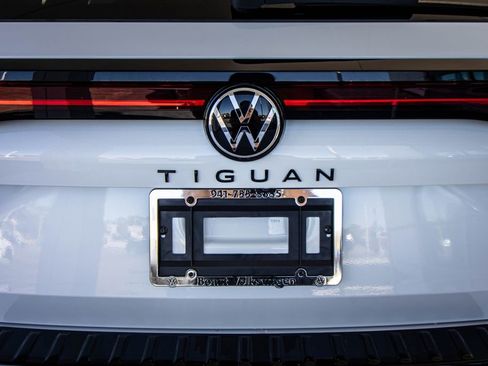 New 2026 Volkswagen Tiguan SE R-Line FWD image 20