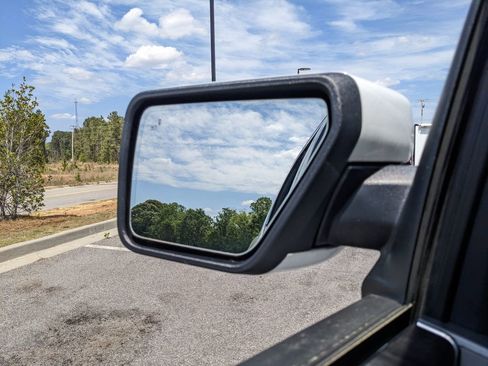 Used 2022 Ford F150 Lariat w/ FX4 Off-Road Package image 18