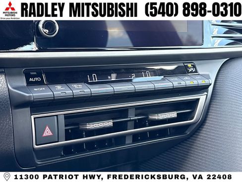 Used 2025 Toyota Camry SE FWD image 10