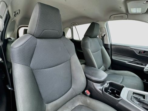 Used 2023 Toyota RAV4 LE FWD image 19