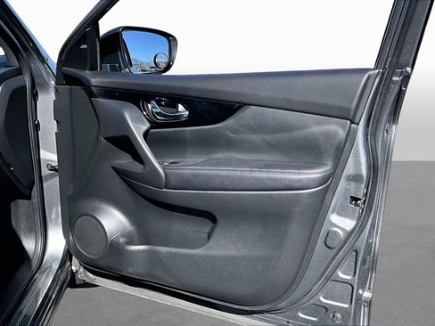 Used 2019 Nissan Rogue Sport SV w/ All-Weather Package FWD image 17