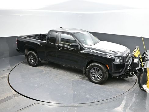 Used 2025 Nissan Frontier SV image 27