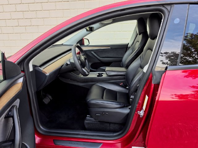 Used 2024 Tesla Model Y Long Range AWD/4WD image 19